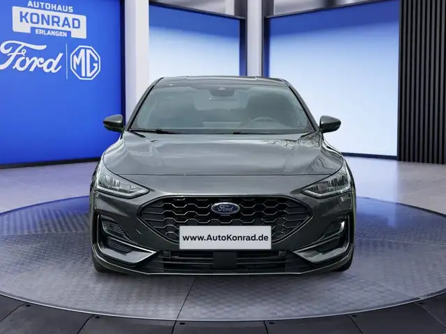 Ford Focus view 2