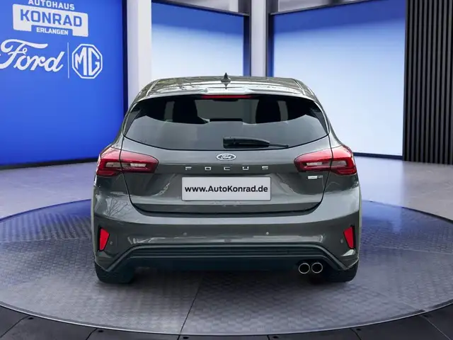 Ford Focus view 6