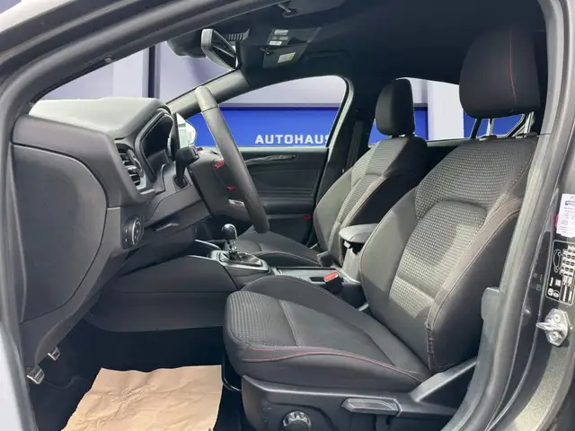 Ford Focus view 8