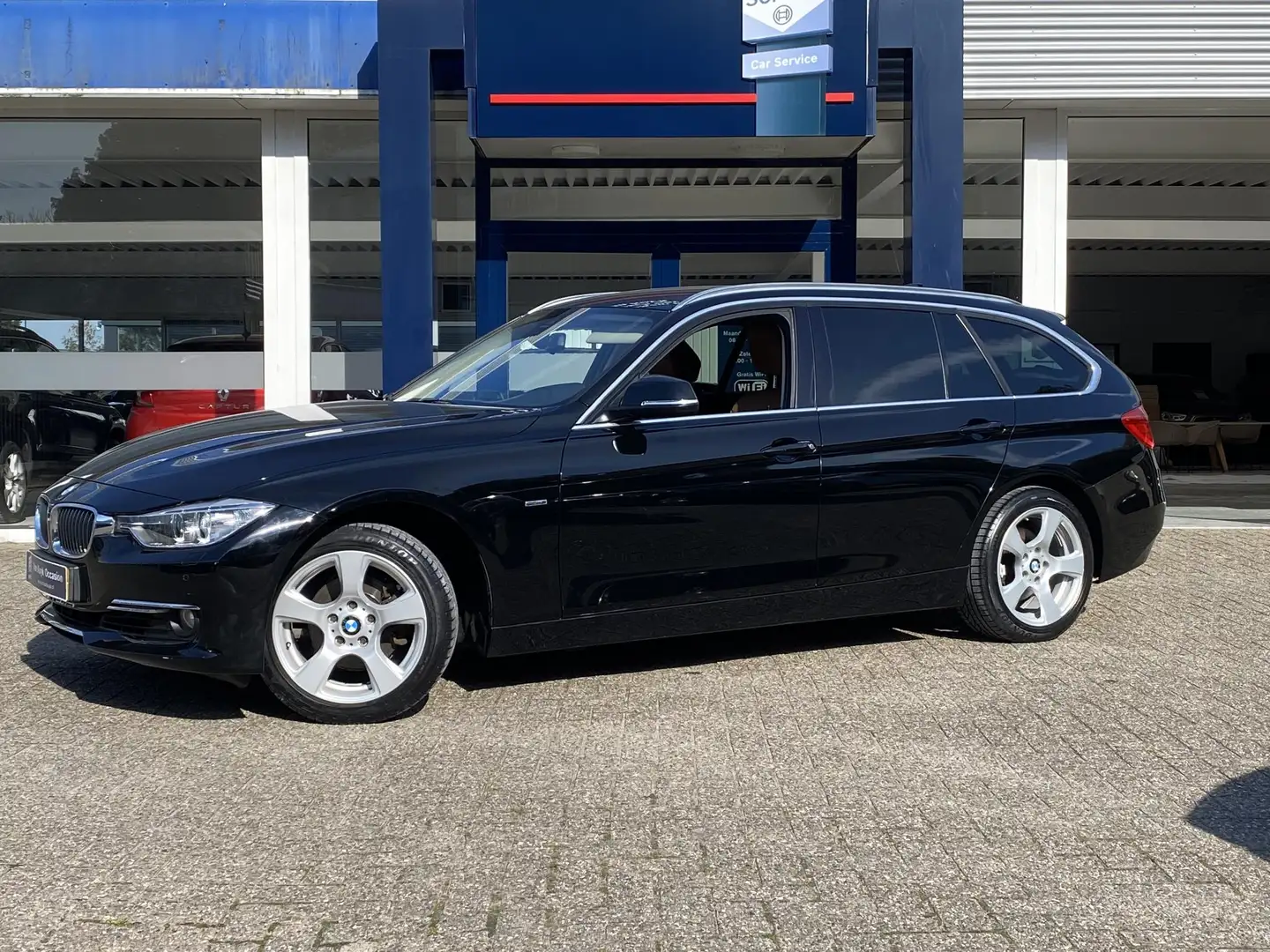 BMW 320 3-serie Touring 320i High Executive / Automaat / 6 Zwart - 2