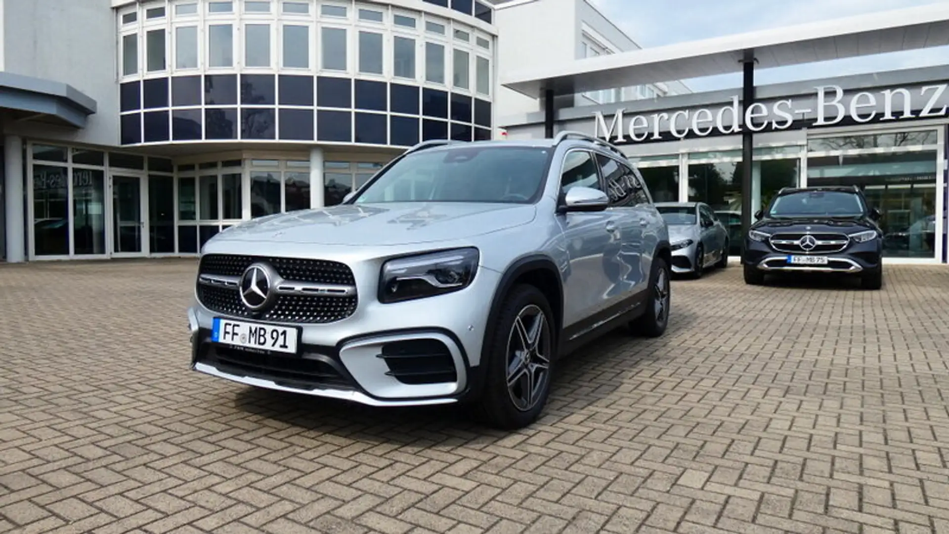 Mercedes-Benz GLB 200 GLB 200 AMG/Distr/KeyG/AHK/R-Kam/Memo/Totwinkel Plateado - 2