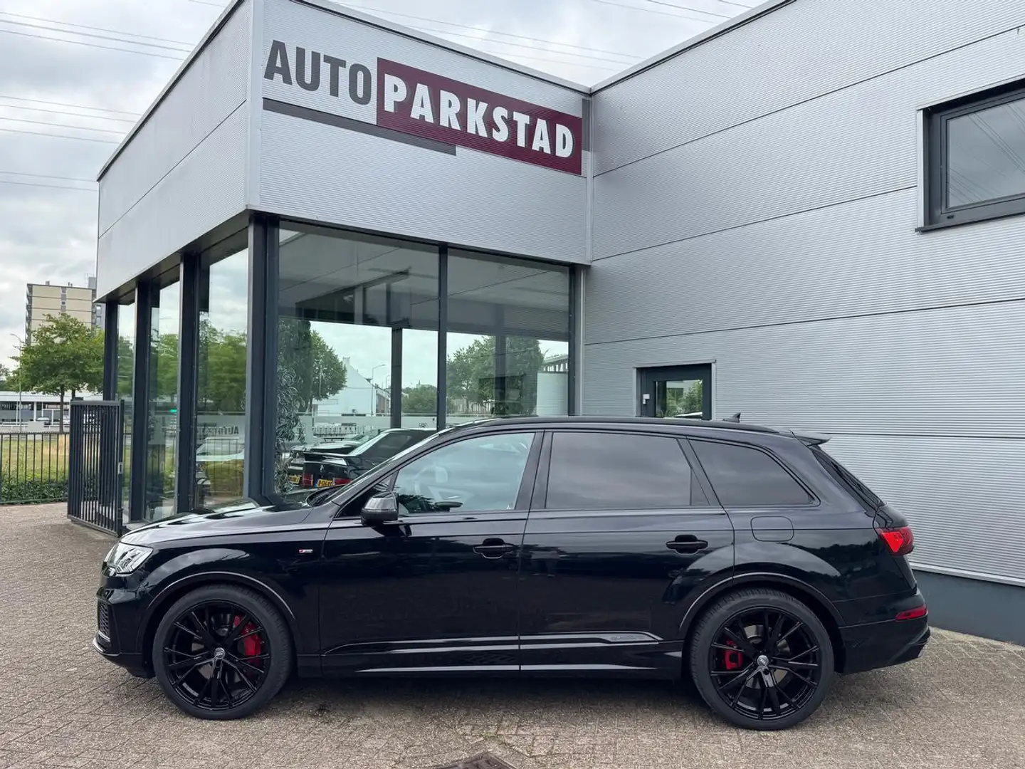 Audi Q7 60 TFSI E QUATTRO | 340 PK | S-LINE | B.T.W. Zwart - 2