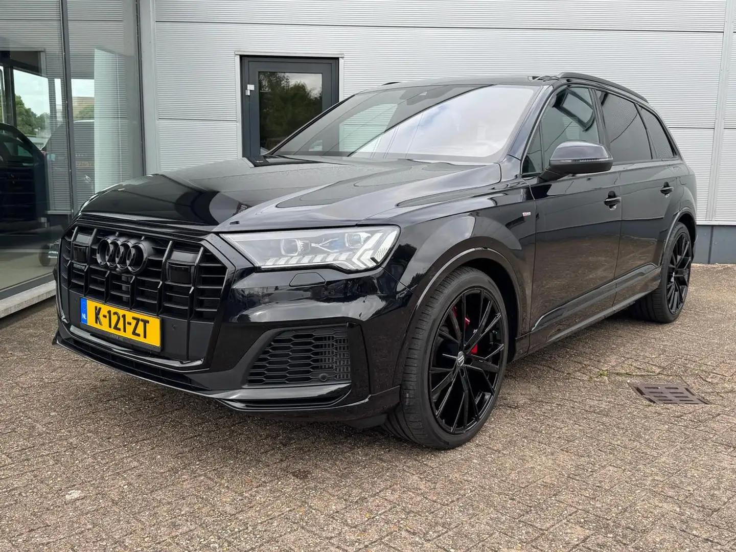Audi Q7 60 TFSI E QUATTRO | 340 PK | S-LINE | B.T.W. Zwart - 1