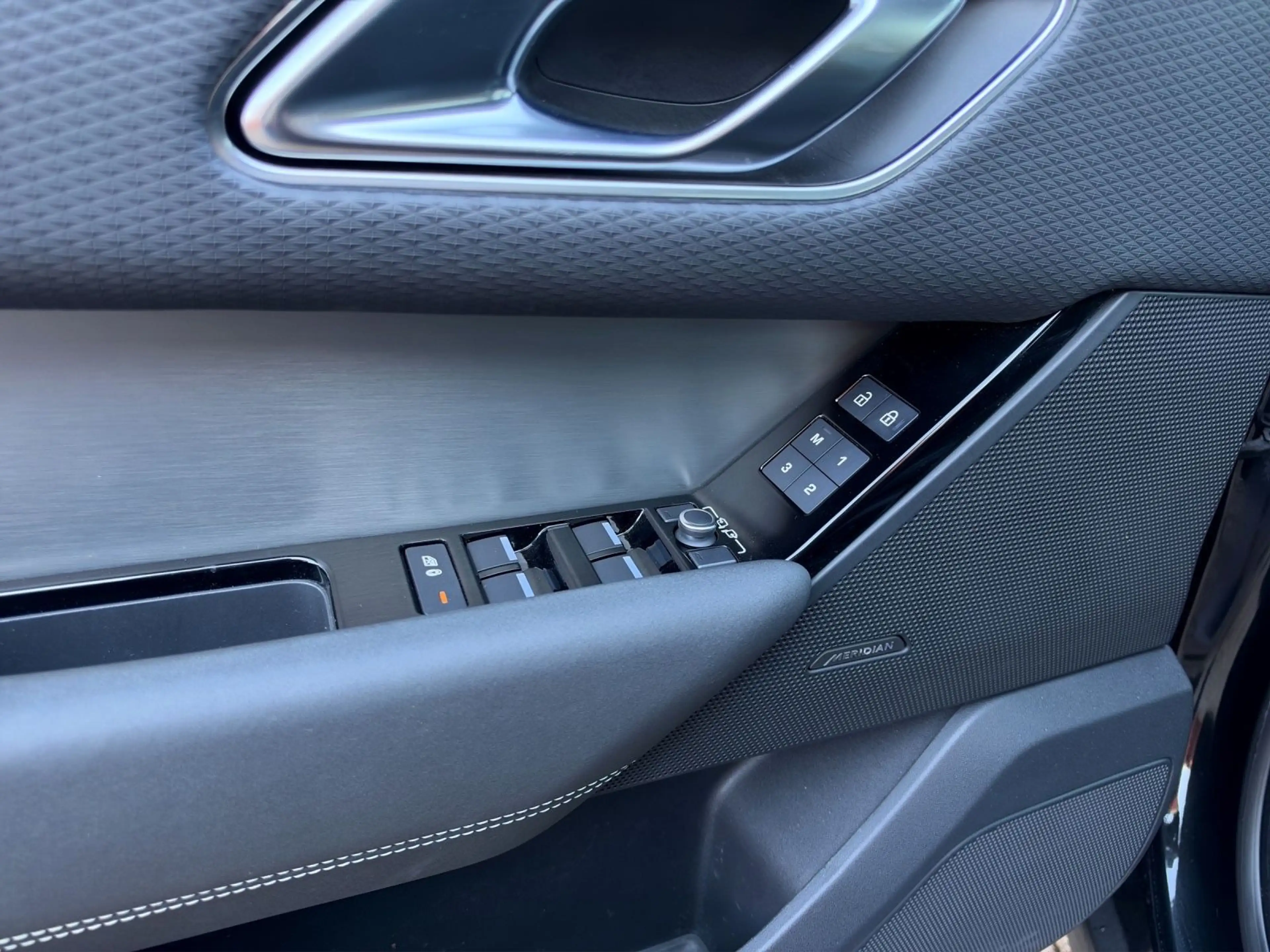 Land Rover Range Rover Velar R-Dynamic SE *Pano *AHK *Merid — photo 10