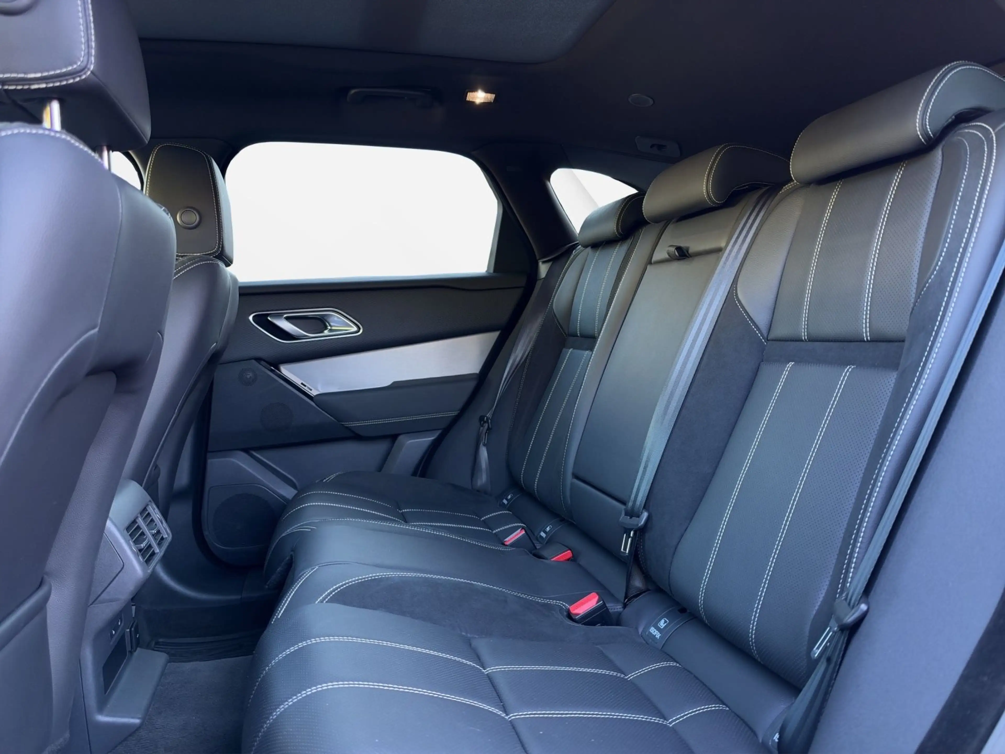 Land Rover Range Rover Velar R-Dynamic SE *Pano *AHK *Merid — photo 11