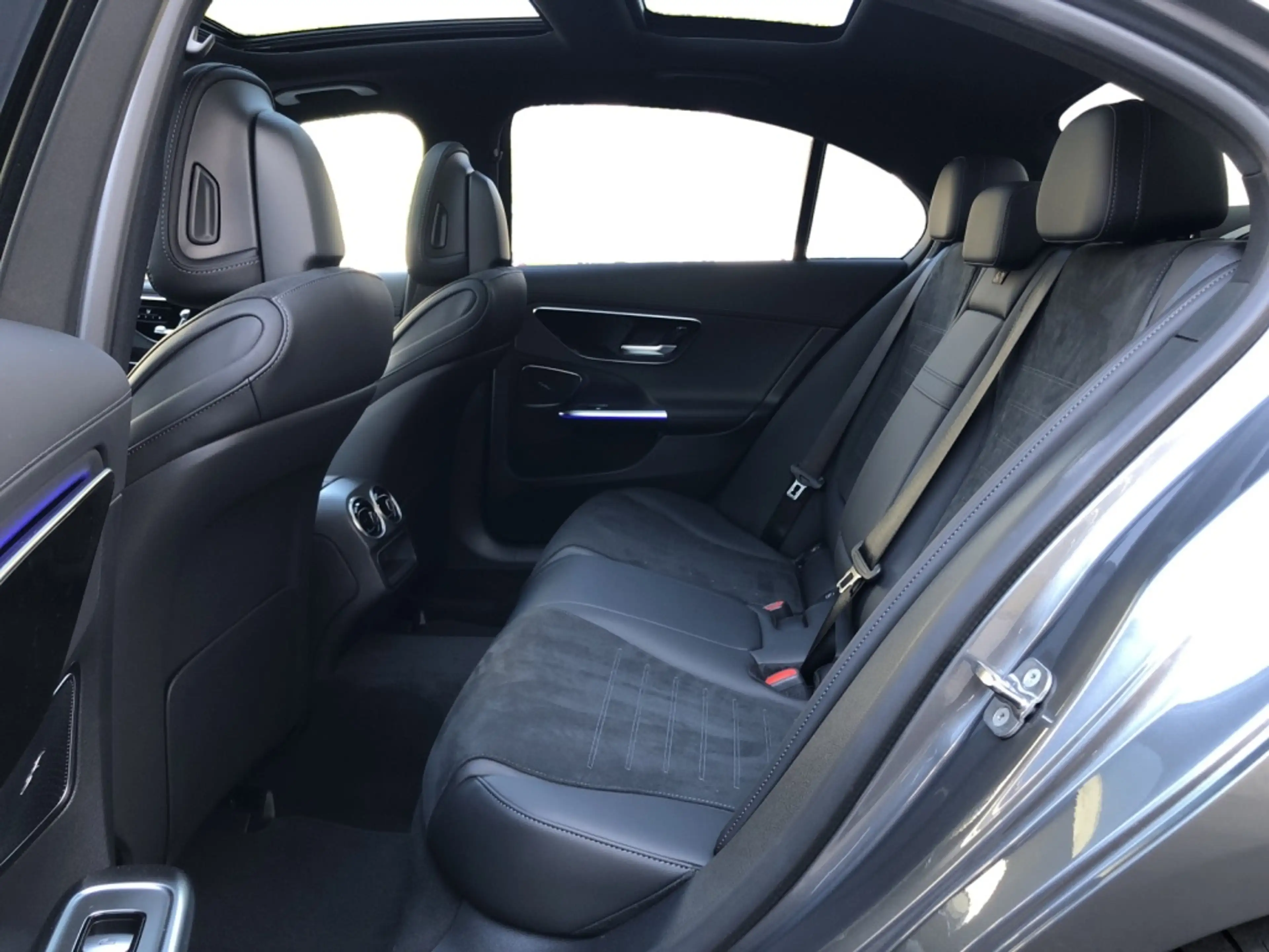 Mercedes-Benz C 220 d AMG+MBUX+AHK+Pano+SHD+Wide+360+Cam+LED — photo 11