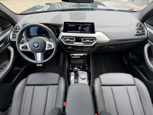BMW X3 view 3