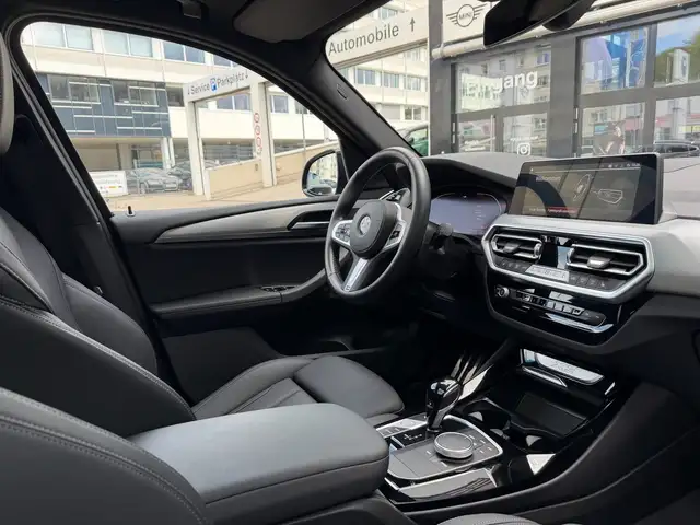 BMW X3 view 5