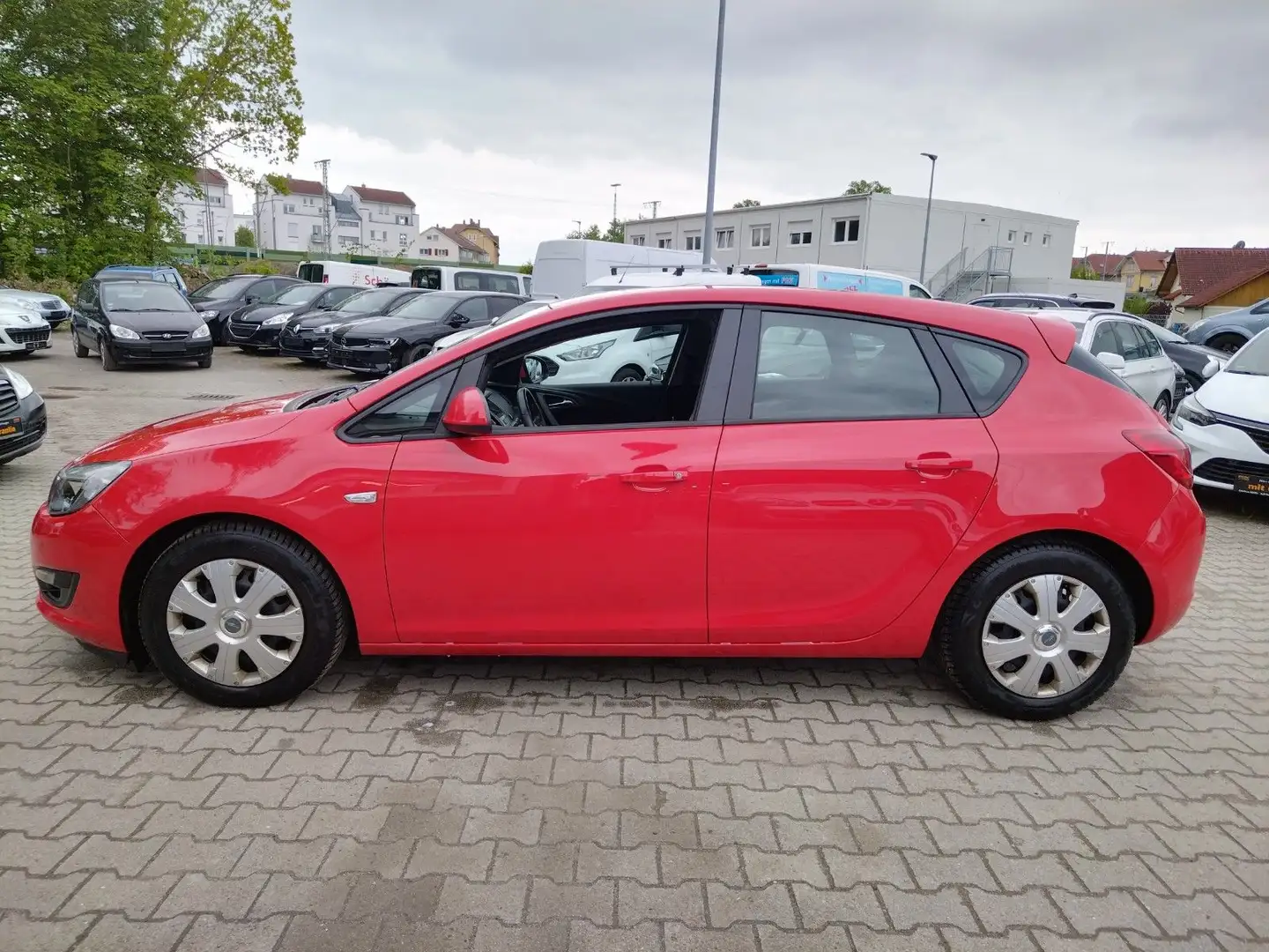 Opel Astra J Lim. 5-trg. 1.3 CDTI Edition+KLIMA+PDC Rot - 1
