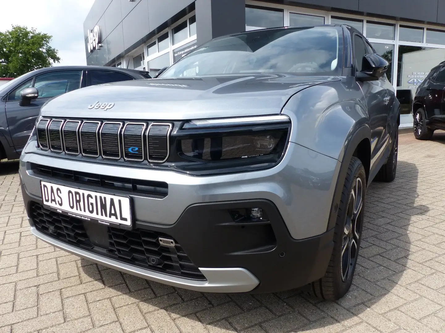Jeep Avenger 4xe BEV First Edition Grau - 1