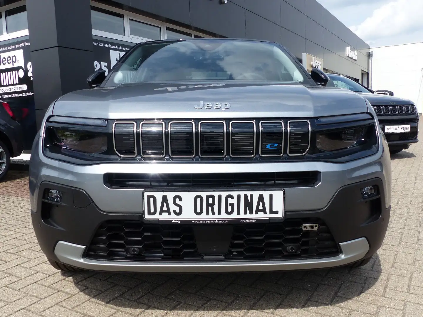 Jeep Avenger 4xe BEV First Edition Grau - 2