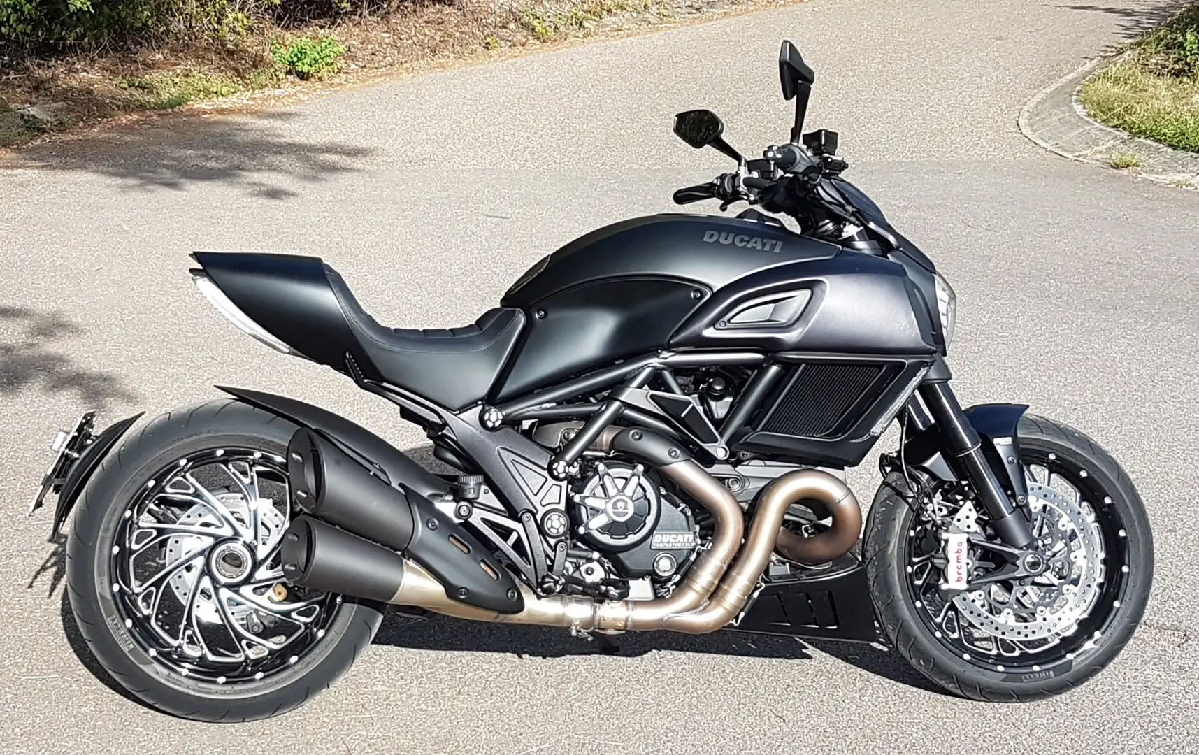 Ducati Diavel Dark Carbon Negro - 1