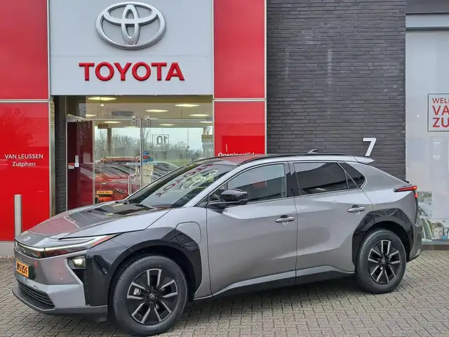 Toyota bZ4X EXECUTIVE 73KWH MODEL 2026! STOEL/STUURWIELVERWARM