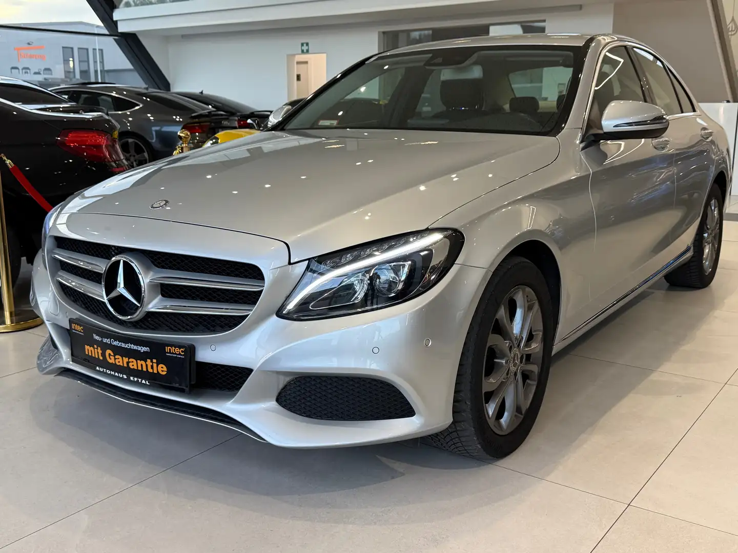 Mercedes-Benz C 180 d Avantgarde Aut.*NAVI*LED*KLIMA*SITZHZG*KREDIT*F1 Grau - 2