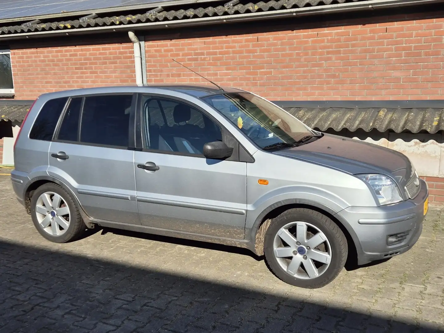 Ford Fusion 1.6-16V Fusion+ Grijs - 1