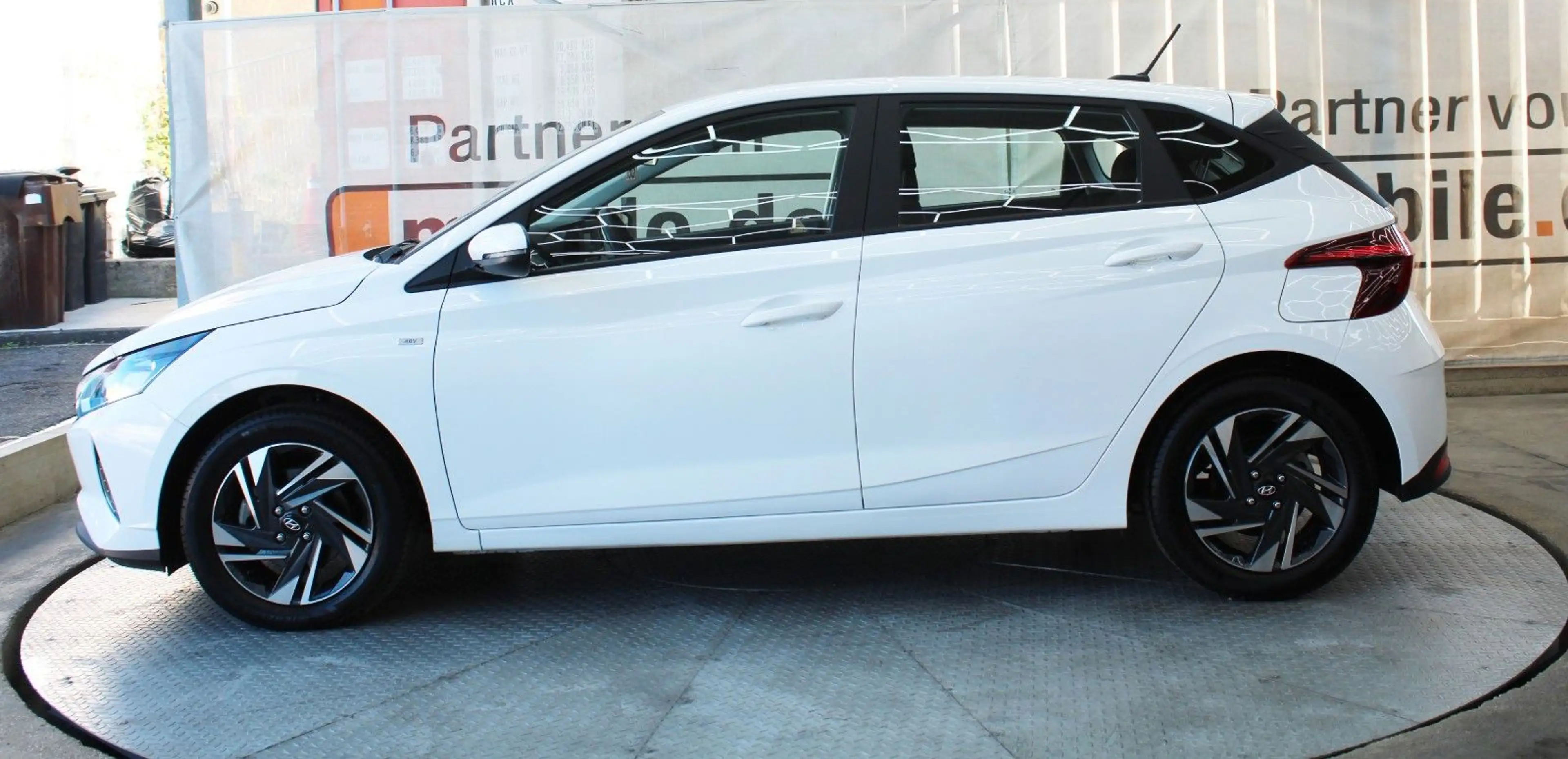 Hyundai i20 Select *Tüv&Inspektion Neu*Automatik* — photo 5