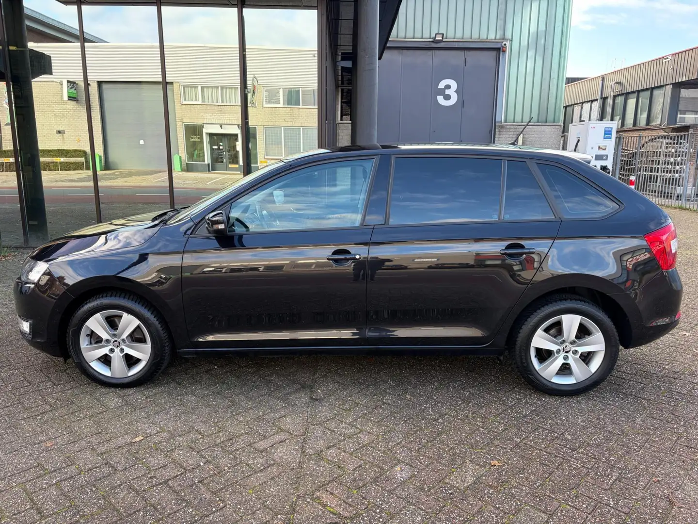 Skoda Rapid/Spaceback 1.4 TSI Greentech Style / Automaat / Navi / PDC / Zwart - 2
