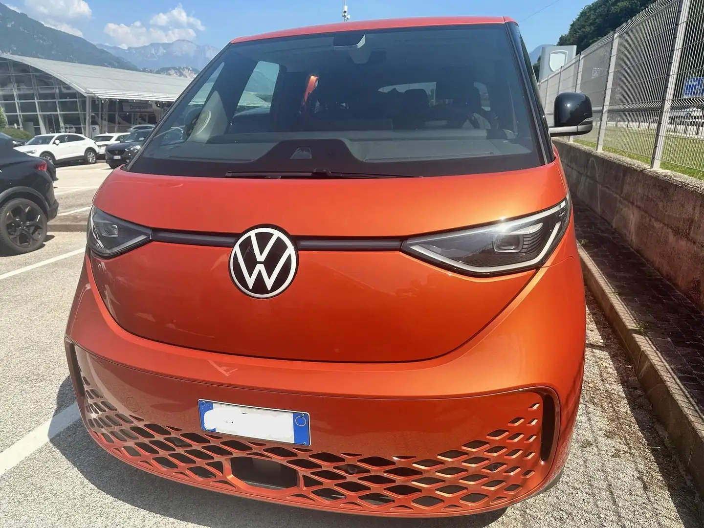 Volkswagen ID. Buzz ID.Buzz 150 kW Pro+IQ+SHZ+TRAV+E-TÜRE+20"+KAM360° Orange - 2