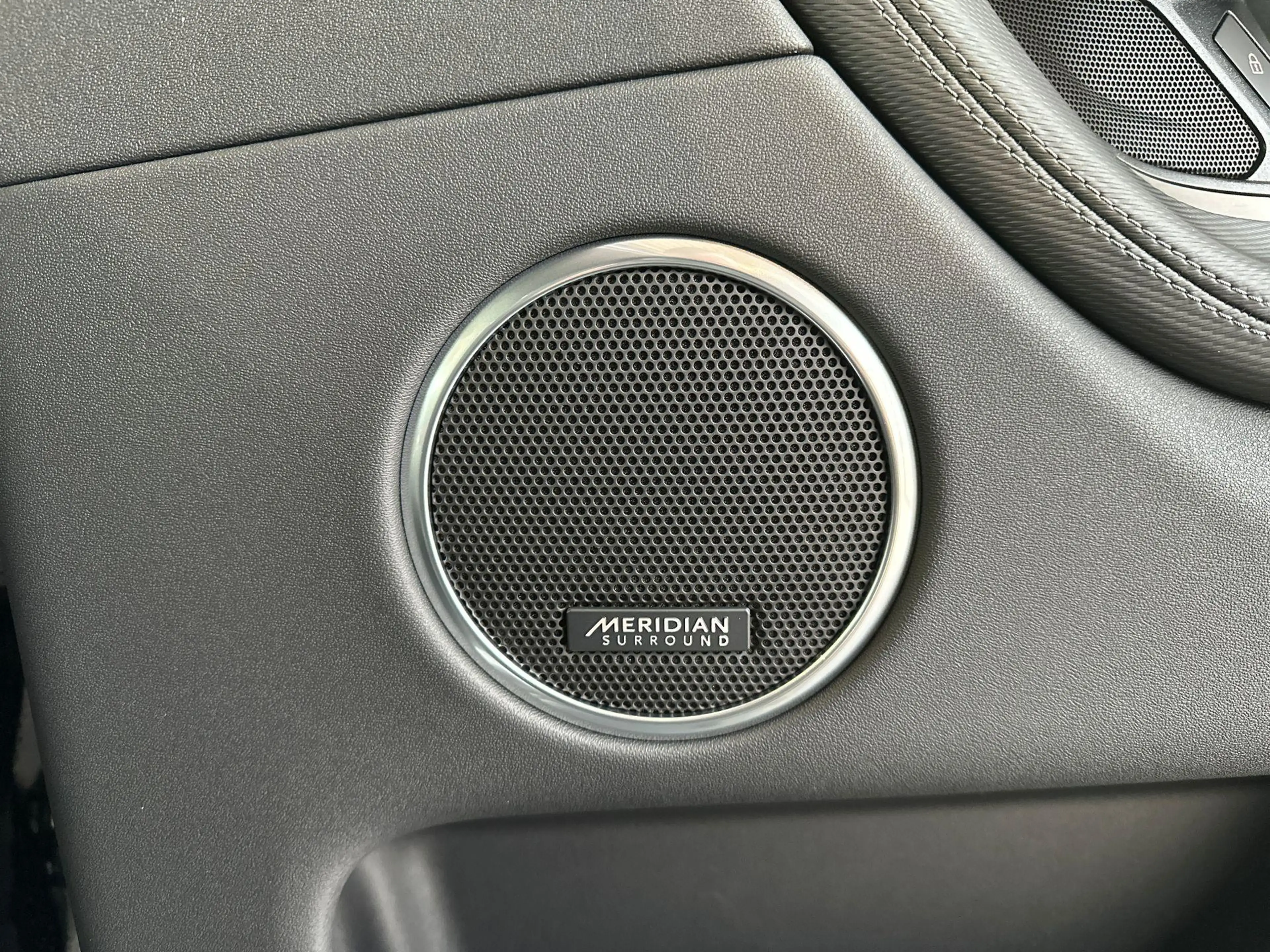 Land Rover Discovery Sport P270e Dynamic SE LANDMARK - TREKHAAK | PANO.DAK | — photo 13