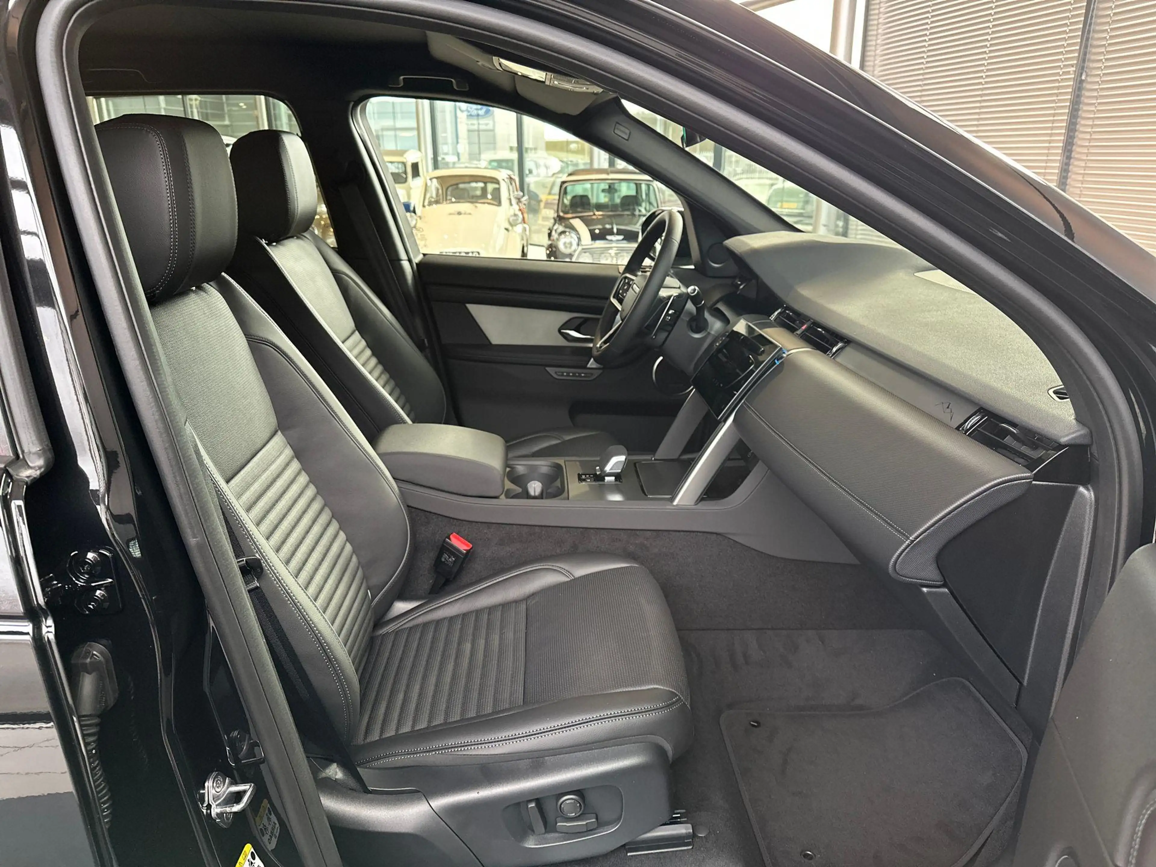 Land Rover Discovery Sport P270e Dynamic SE LANDMARK - TREKHAAK | PANO.DAK | — photo 3