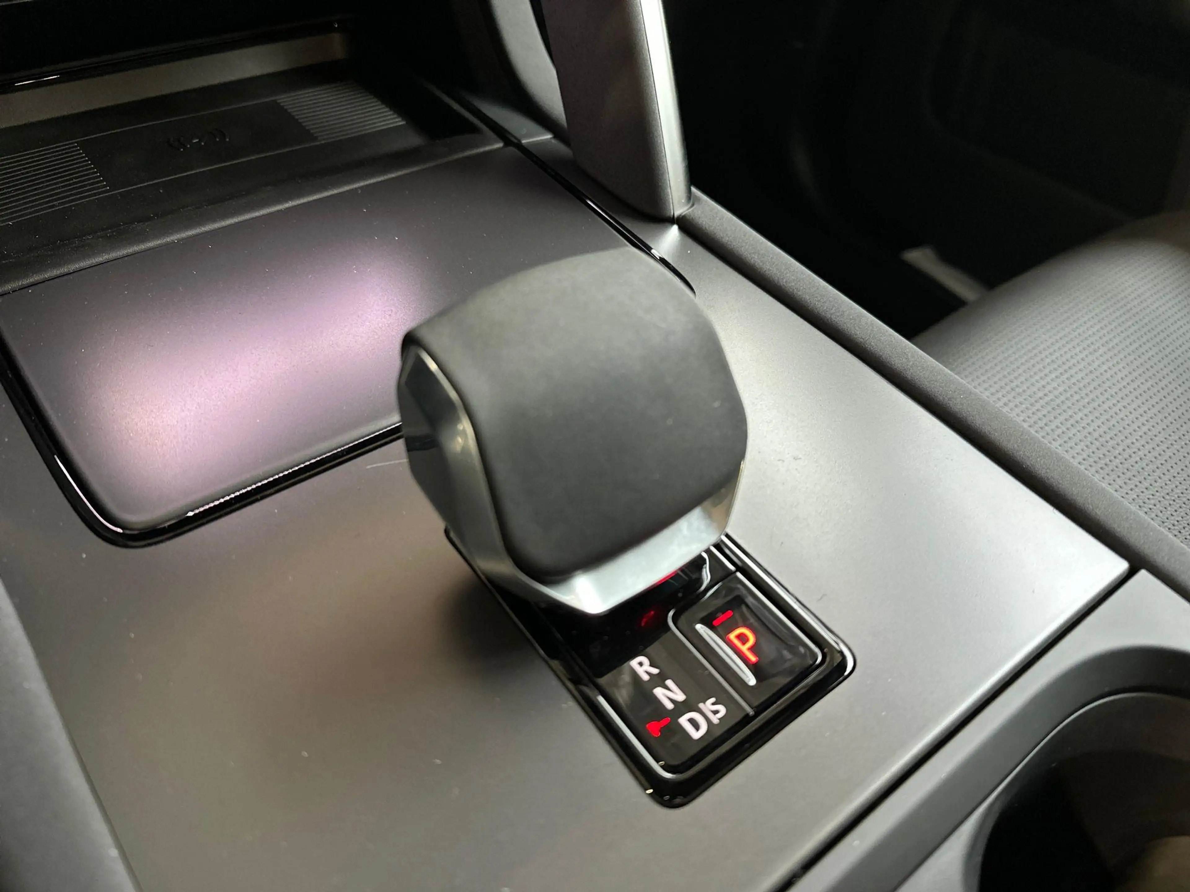 Land Rover Discovery Sport P270e Dynamic SE LANDMARK - TREKHAAK | PANO.DAK | — photo 16