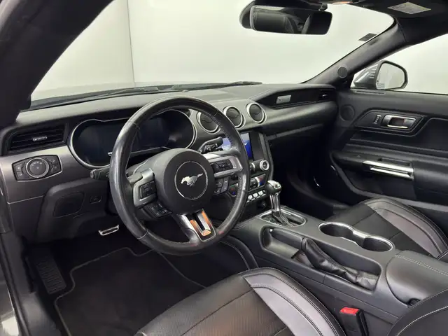 Ford Mustang view 9