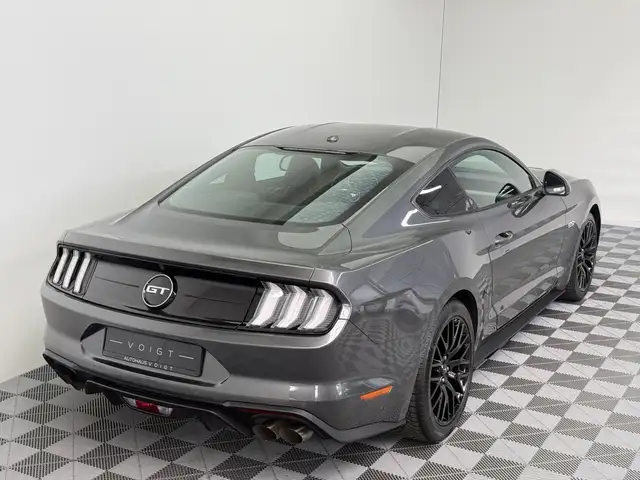 Ford Mustang view 6