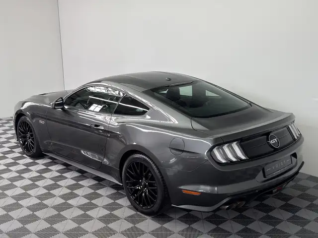 Ford Mustang view 3