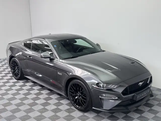 Ford Mustang view 5