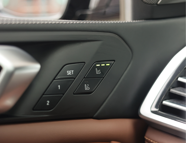 BMW X5 45e xDrive | Sky - HUD - Volleder - Massage — photo 28
