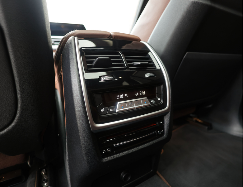 BMW X5 45e xDrive | Sky - HUD - Volleder - Massage — photo 33