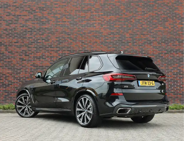 BMW X5 view 2