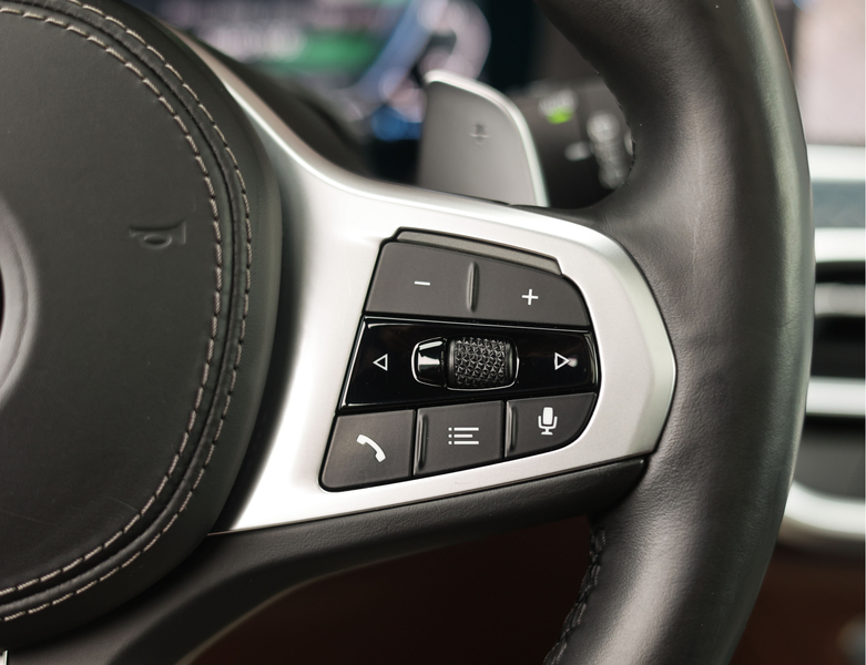 BMW X5 45e xDrive | Sky - HUD - Volleder - Massage — photo 38
