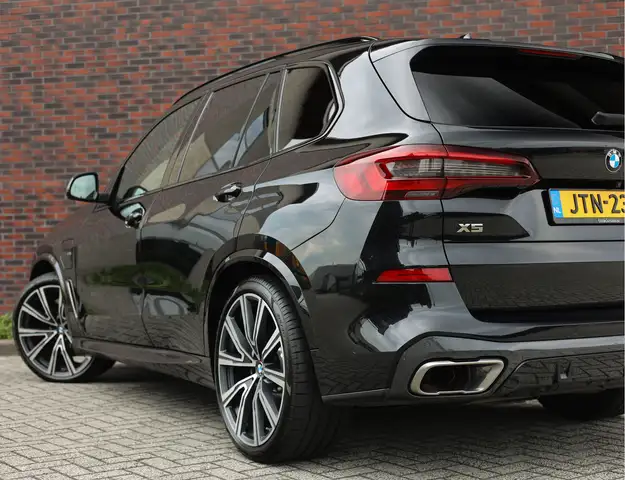 BMW X5 view 8