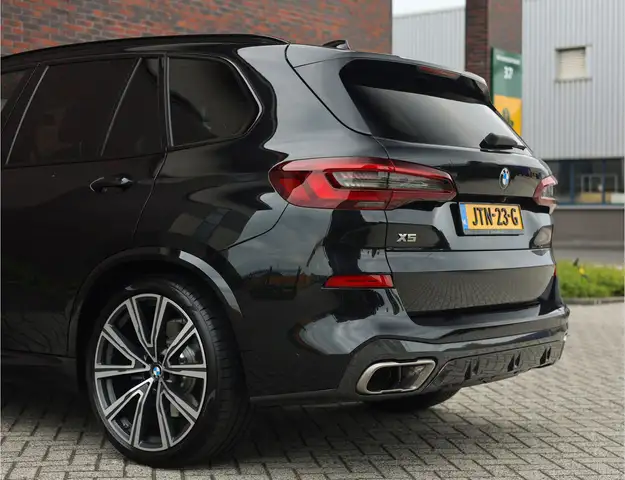 BMW X5 view 11