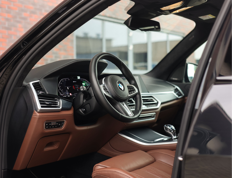 BMW X5 45e xDrive | Sky - HUD - Volleder - Massage — photo 35