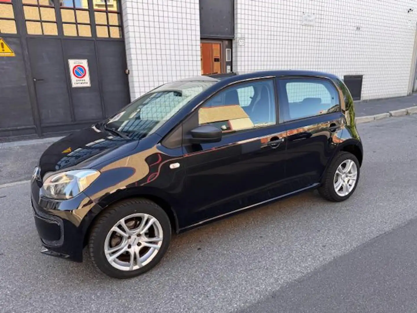 Volkswagen up! 1.0 BENZINA 5 PORTE   !!! Schwarz - 2