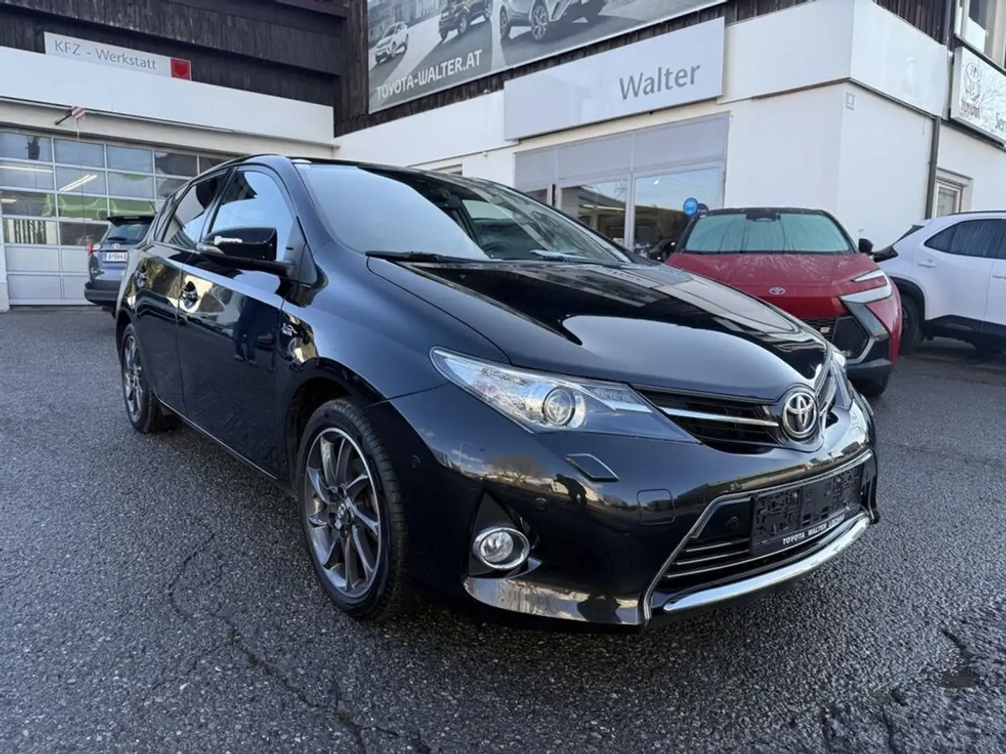 Toyota Auris 1,6 Valvematic Lounge Schwarz - 2
