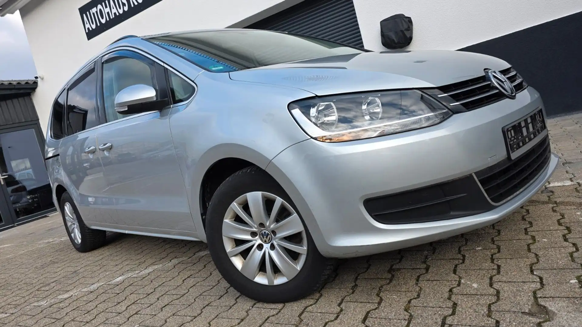 Volkswagen Sharan TDI+NAVI+TÜV+GARANTIE+ANHÄNG+KAMERA+SITZH Zilver - 2
