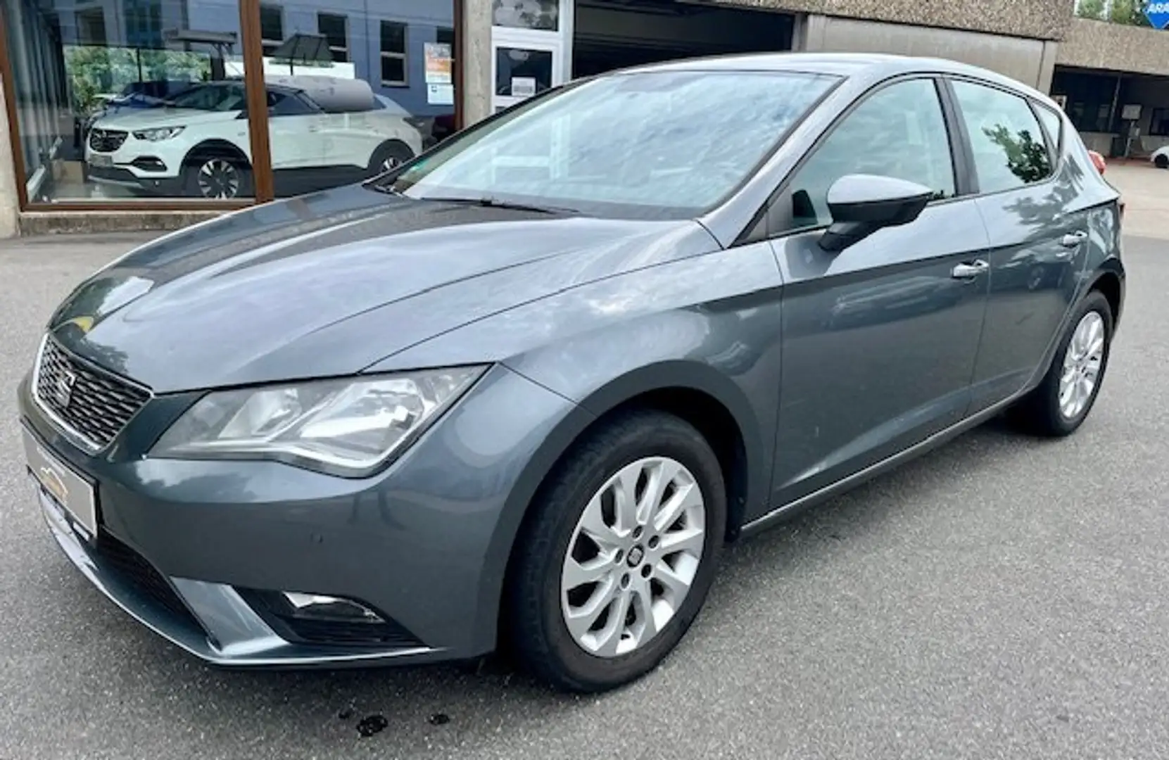 SEAT Leon Style"Klima,Alufelgen,Radio,PDC,TÜV 04/2027 Grau - 1
