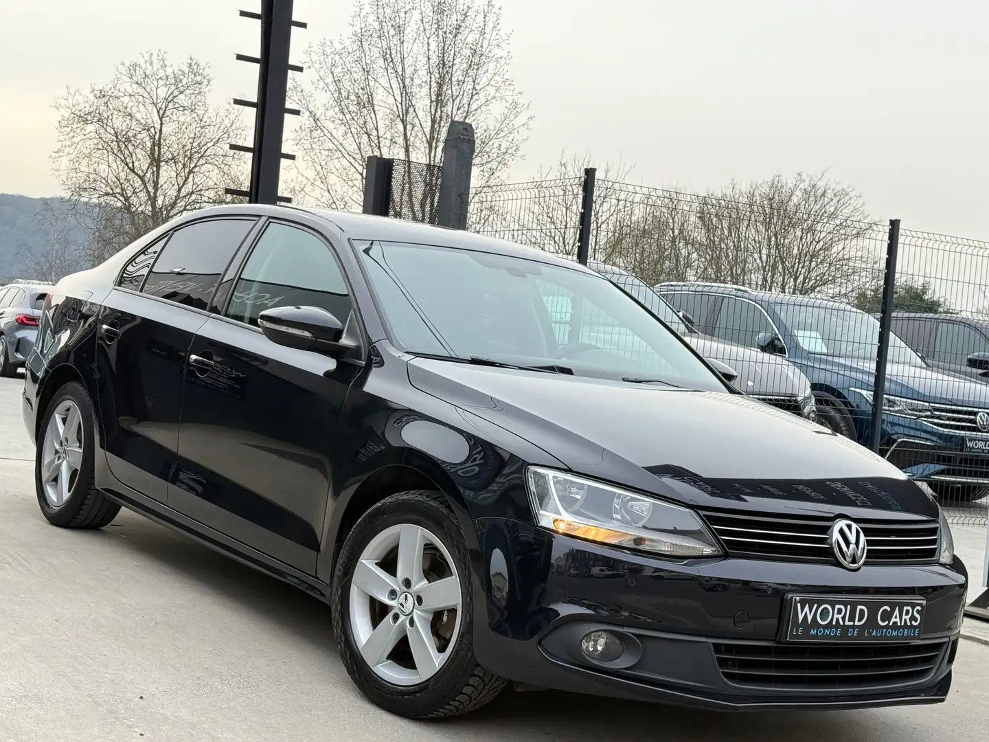 Volkswagen Jetta 1.6 CR TDi DSG NAVIGATION/ CRUISE/ GARANTIE 12MOIS Zwart - 2