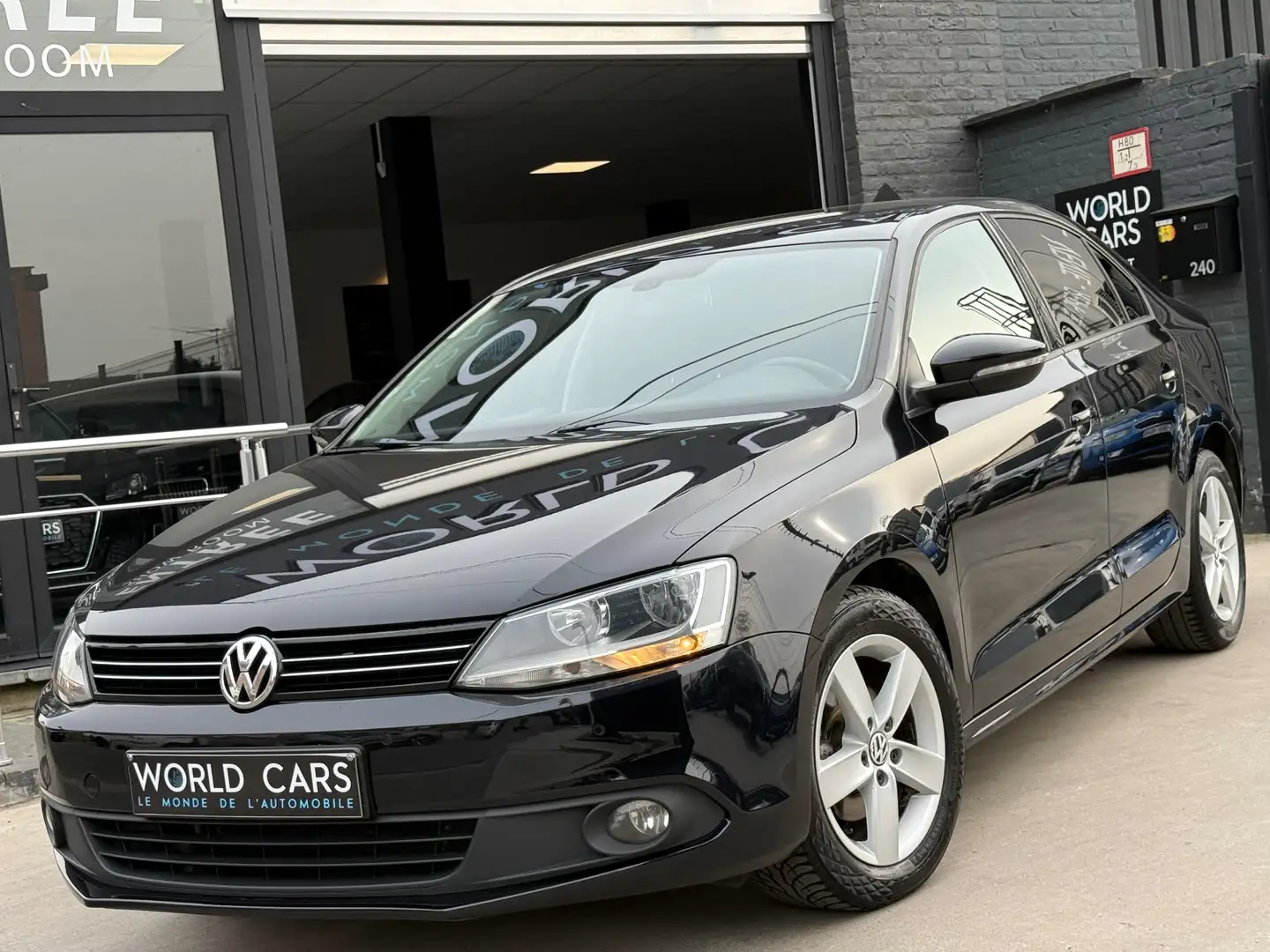 Volkswagen Jetta 1.6 CR TDi DSG NAVIGATION/ CRUISE/ GARANTIE 12MOIS Zwart - 1