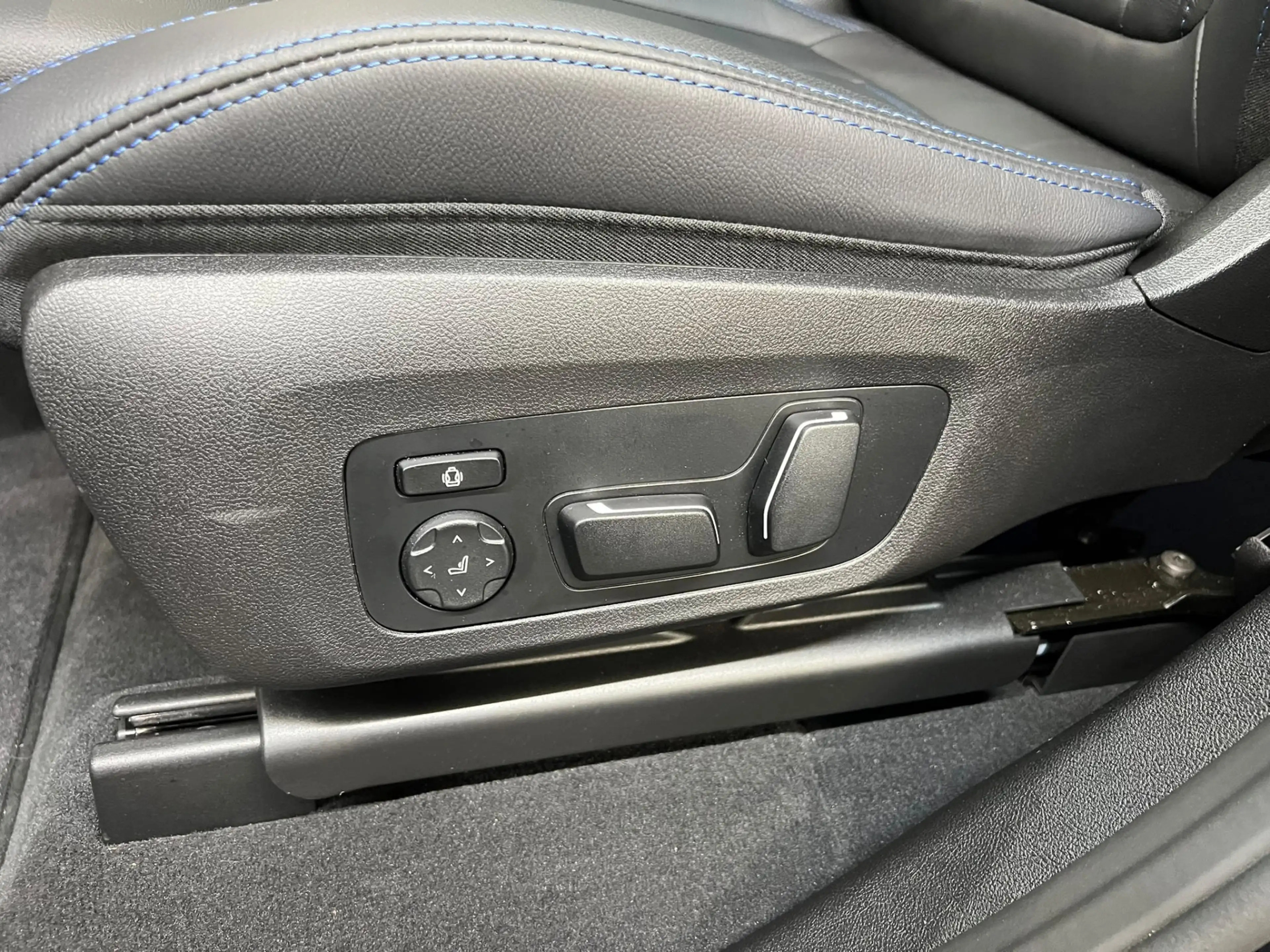BMW X4 xDrive30i — photo 6