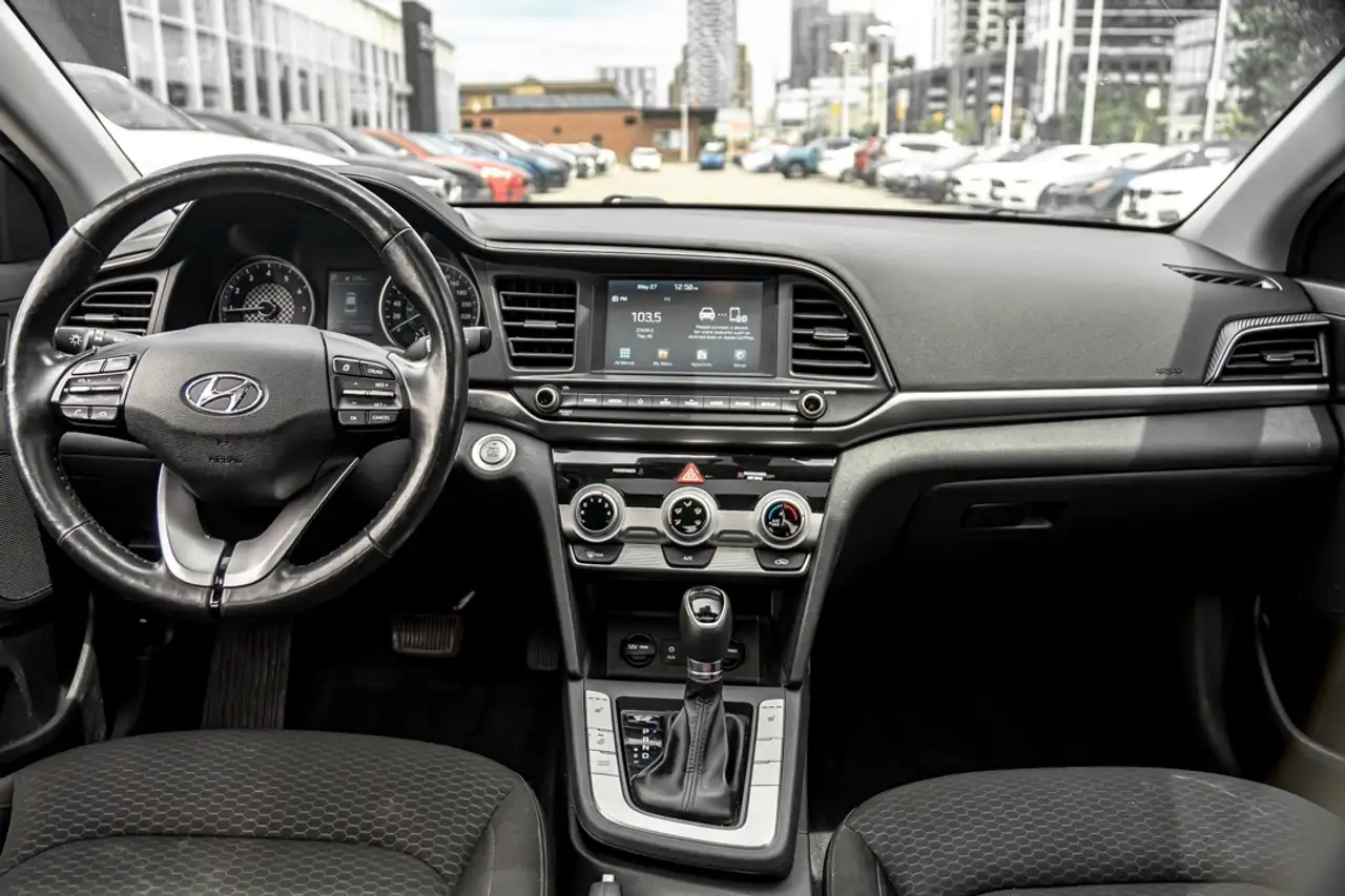 Hyundai ELANTRA снимка Hyundai ELANTRA