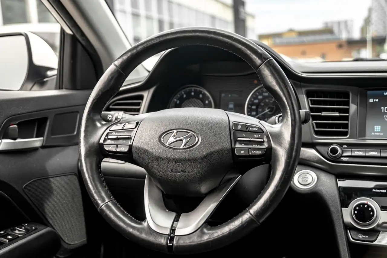 Hyundai ELANTRA снимка Hyundai ELANTRA