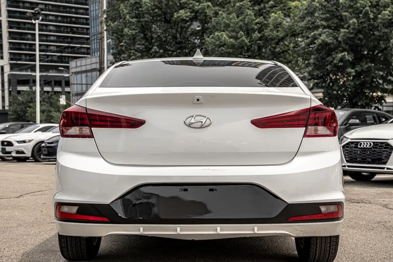 Hyundai ELANTRA снимка Hyundai ELANTRA