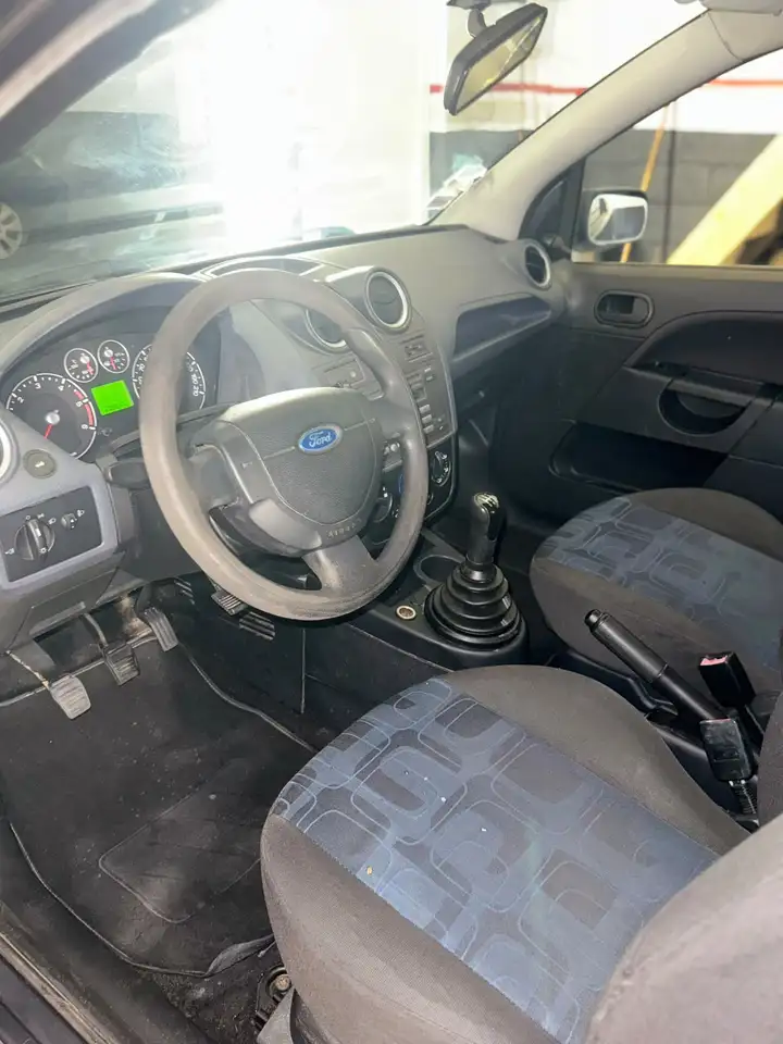 Ford Fiesta 3 portes — photo 5
