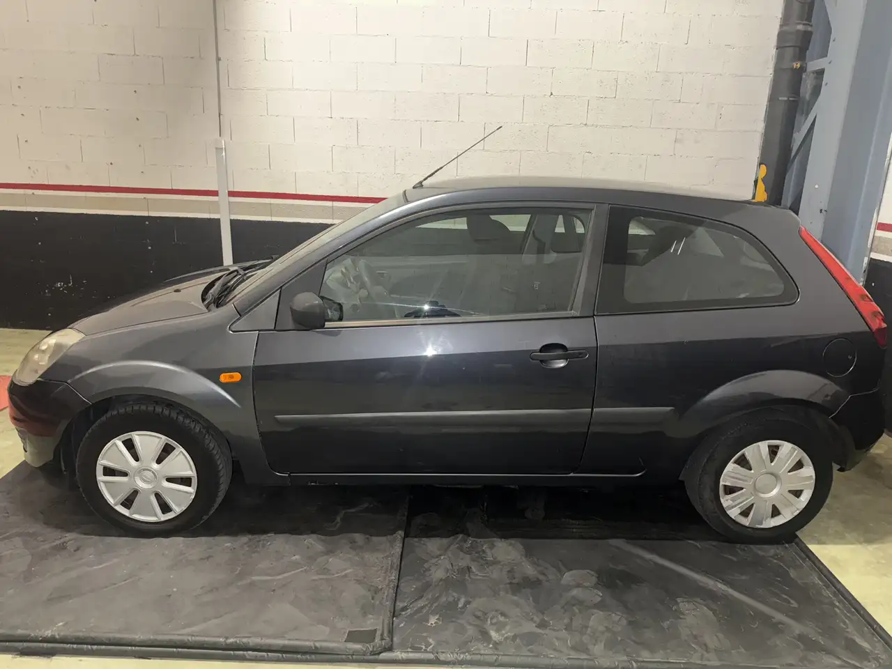 Ford Fiesta 3 portes — photo 3