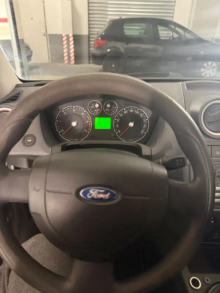 Ford Fiesta 3 portes — photo 4