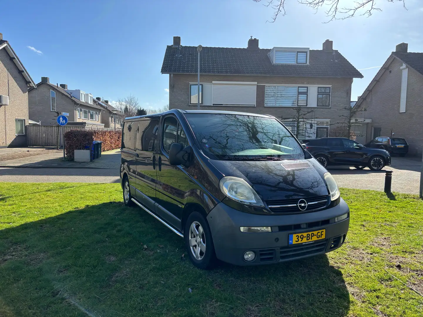 Opel Vivaro Vivaro 2.5 DTI Fekete - 1
